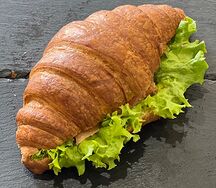 Круассан с беконом