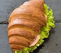 Круассан с курицей