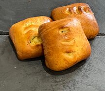 Пирожок с яйцом и луком