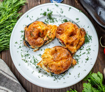 Баклажаны с помидорами и сыром
