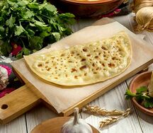 Кутаб с домашним сыром и зеленью