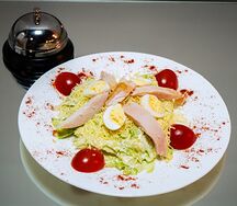 Цезарь с курицей