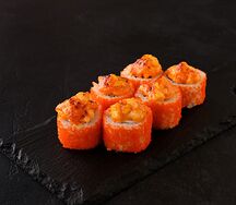 Запеченный ролл с лососем, креветкой темпура под сыром