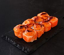 Запеченный ролл с лососем и снежным крабом