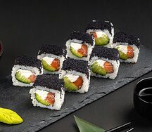 Черная Калифорния с лососем