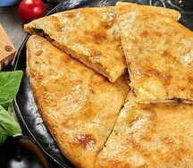 Хачапури с картофелем, грибами и сыром сулугуни