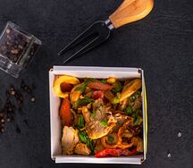 Курица с овощами в соевом соусе