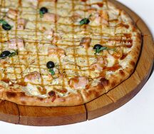 Пицца с семгой и креветками