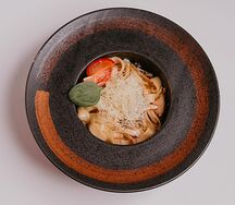Паста с курицей и грибами