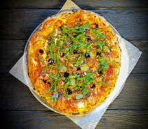 Пицца с барашком и гранатовым соусом