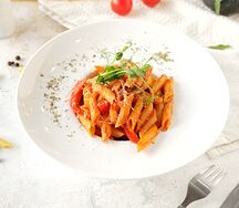 Пенне регате с овощами и томатным соусом