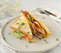 Сэндвич с курицей и печеным перцем