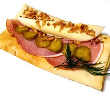 Блин с картофелем и копченостями