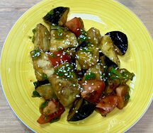 Теплый салат с баклажанами