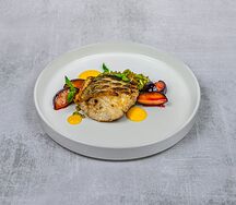 Стейк из судака на подушке из сливы