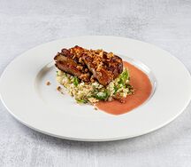 Cвинoе ребро с мятым картофелем