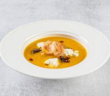 Тыквенный крем-суп с креветками и страчателлой