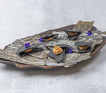 Паштет из утки на розмариновом крекере