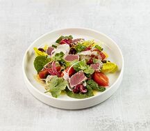 Салат с тунцом и вишней