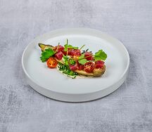 Запечённый баклажан с севиче из тунца