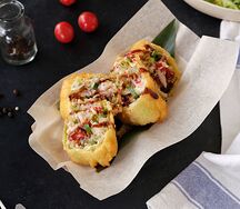 Нэм с лососем и вялеными томатами в хрустящем кляре, соусом терияки