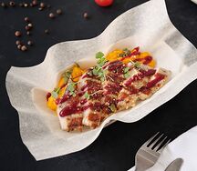 Филе индейки гриль с морковно-ореховым пюре в соусе копченая вишня