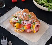 Круассан с ветчиной и сыром