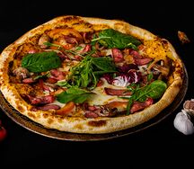 Пицца с охотничьей колбаской