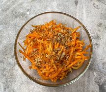 Морковный с орехами