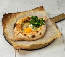 Хачапури сливочный с курицей и кинзой