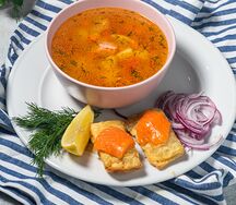 Уха из семги и расстегаями 430/80/30г