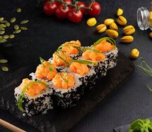 Ролл с лососем в остром соусе