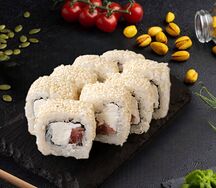 Ролл с лососем и сливочным сыром