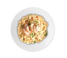 Паста с курицей и грибами в сливочно-горчичном соусе