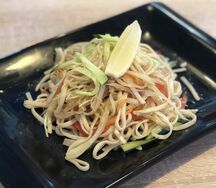 Пшеничный удон с овощами в пикантном соусе