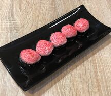 Румяный ролл с креветкой и сливочным сыром