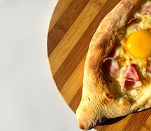 Хачапури по-аджарски с беконом