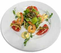 Салат с креветками и грейпфрутом