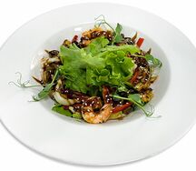 Теплый салат с морепродуктами