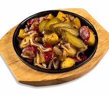 Сковородка со свиными ушками и колбасками