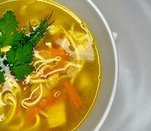 Куриный суп с лапшой