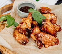 Куриные крылышки в соусе шеф-BBQ