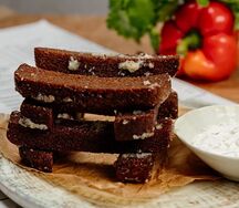 Гренки чесночные с соусом тартар