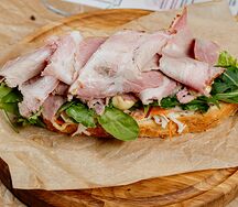Брускетта Pork Roast с бужениной из нашей печи