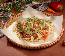 Лапша рисовая со свининой