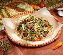 Лапша рисовая с говядиной