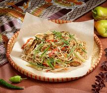 Лапша рисовая с курицей