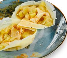 Блины с яблоком и корицей