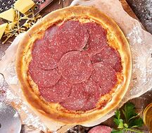 Пицца с салями фирменная