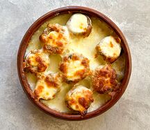 Шляпки шампиньонов с сыром